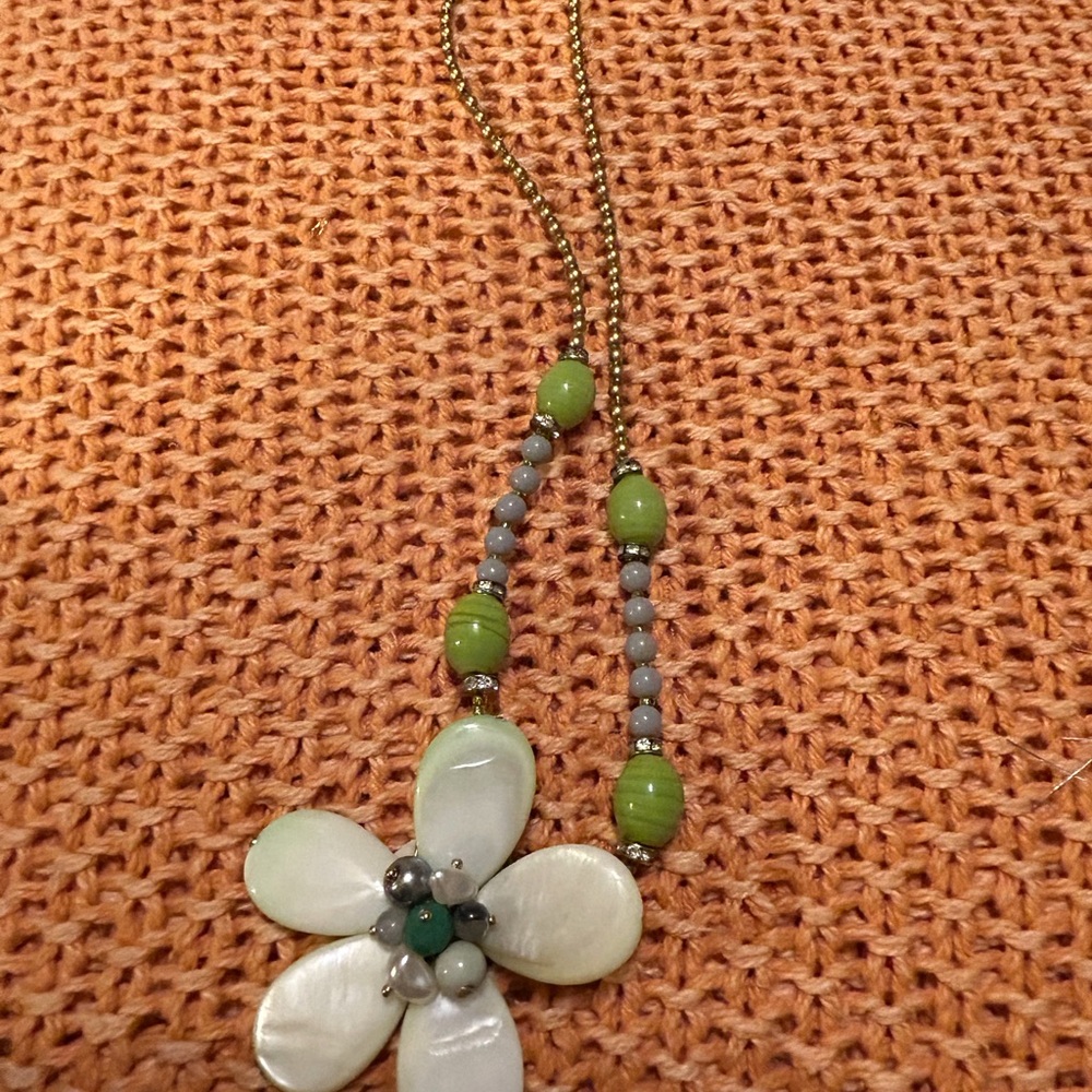 Beautiful necklace - Picture 8 of 10
